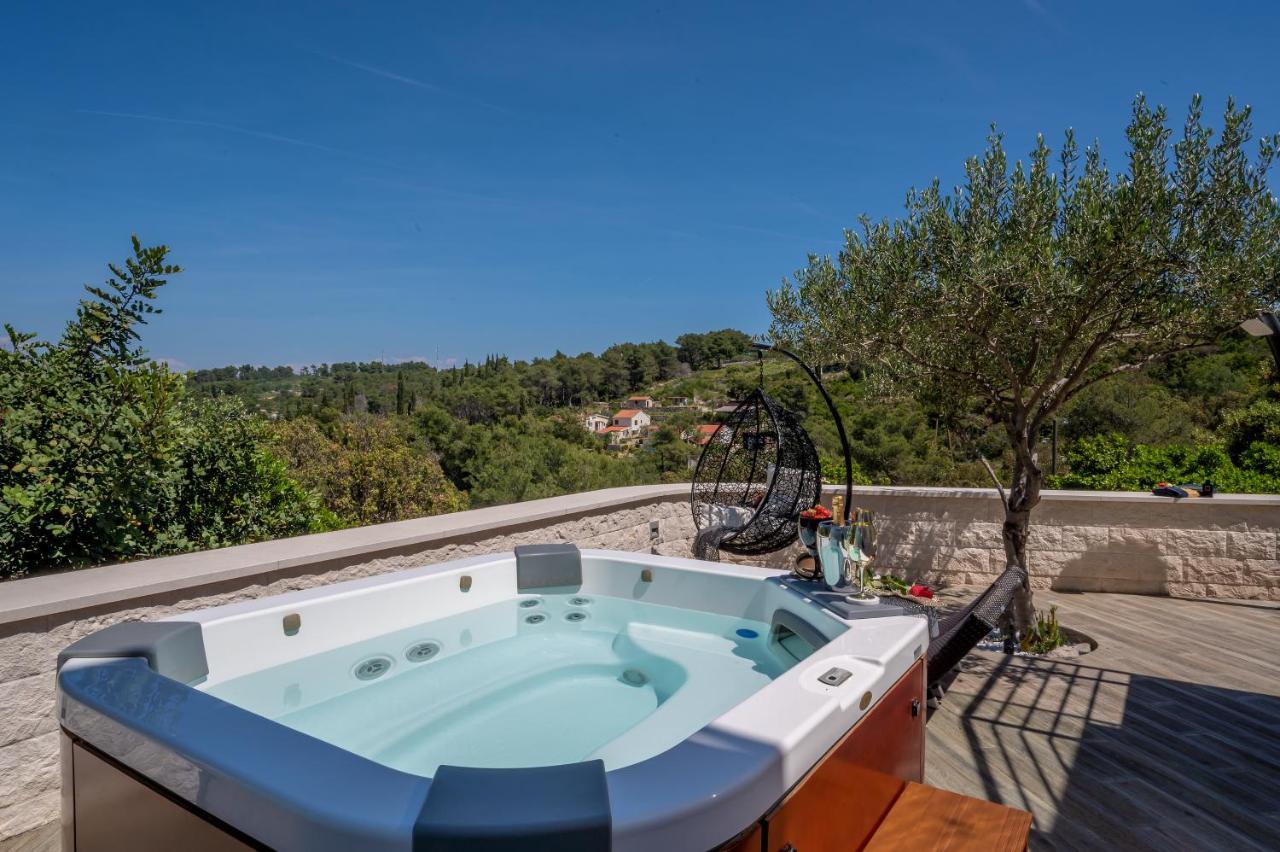 Uniquely Designed Villa Ivana With Outdoor Jacuzzi Nearby The Pebble Banje Beach At The Island Of Solta Rogač エクステリア 写真