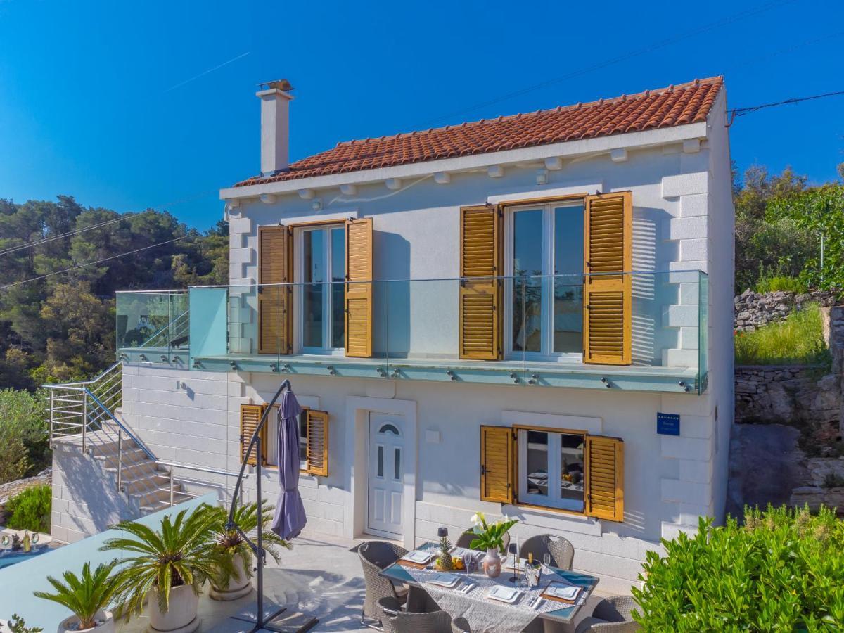 Uniquely Designed Villa Ivana With Outdoor Jacuzzi Nearby The Pebble Banje Beach At The Island Of Solta Rogač エクステリア 写真