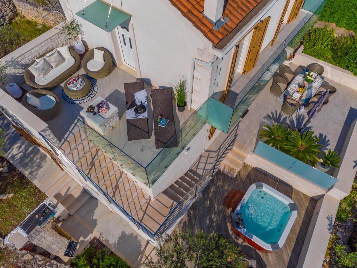 Uniquely Designed Villa Ivana With Outdoor Jacuzzi Nearby The Pebble Banje Beach At The Island Of Solta Rogač エクステリア 写真