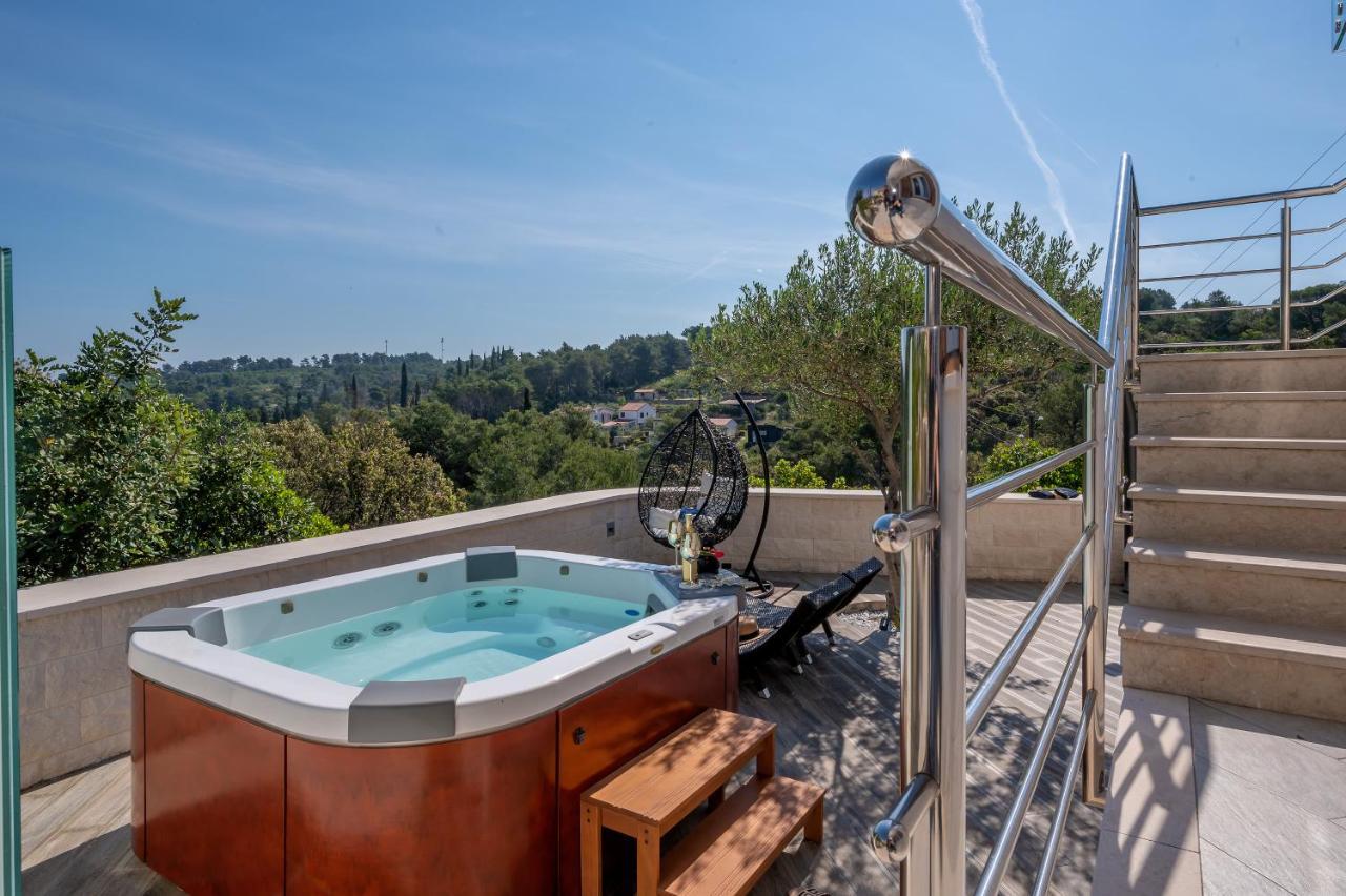 Uniquely Designed Villa Ivana With Outdoor Jacuzzi Nearby The Pebble Banje Beach At The Island Of Solta Rogač エクステリア 写真