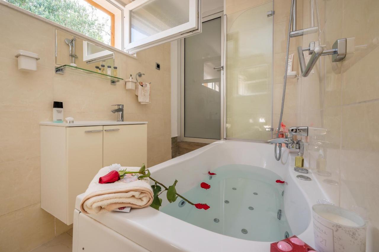 Uniquely Designed Villa Ivana With Outdoor Jacuzzi Nearby The Pebble Banje Beach At The Island Of Solta Rogač エクステリア 写真