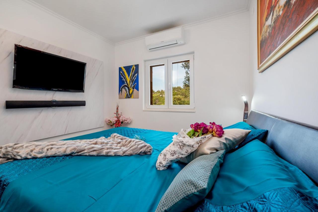 Uniquely Designed Villa Ivana With Outdoor Jacuzzi Nearby The Pebble Banje Beach At The Island Of Solta Rogač エクステリア 写真