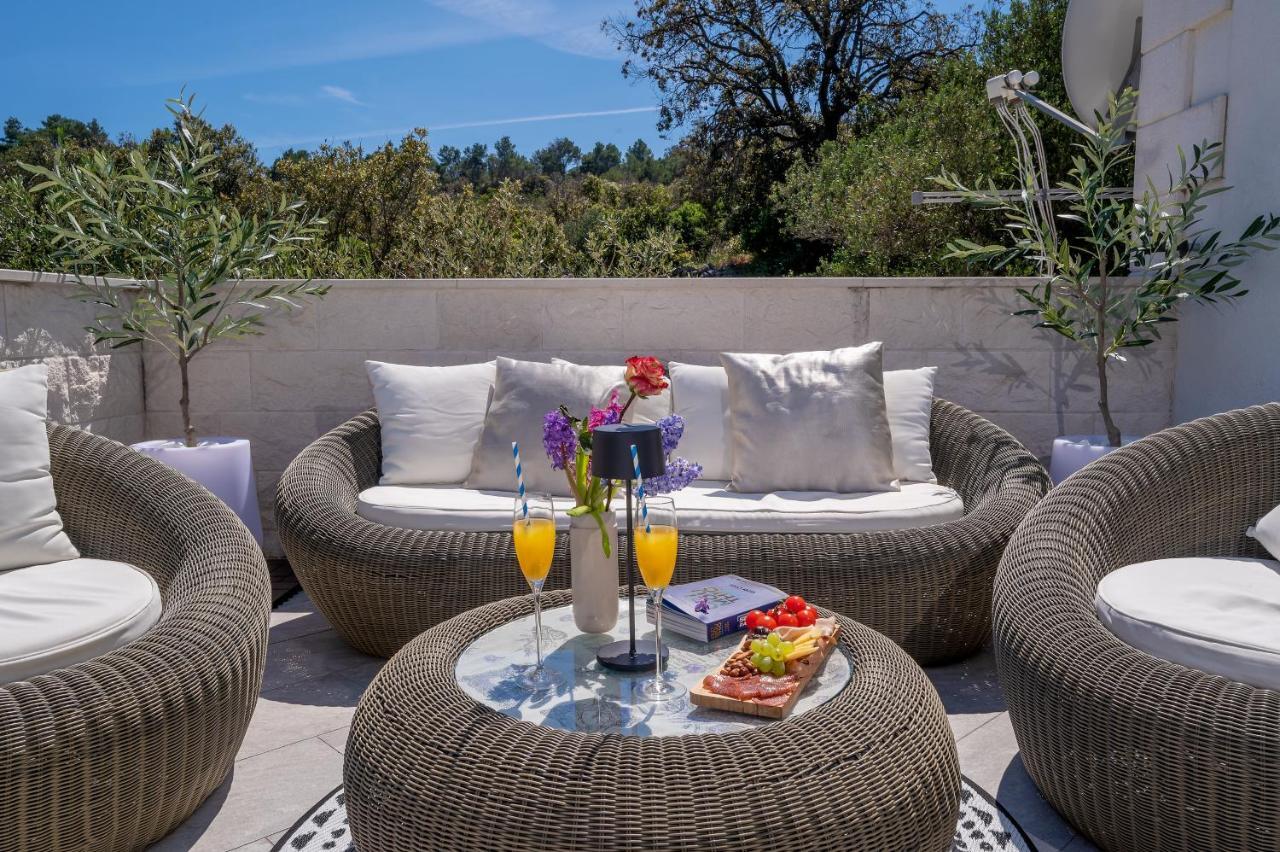 Uniquely Designed Villa Ivana With Outdoor Jacuzzi Nearby The Pebble Banje Beach At The Island Of Solta Rogač エクステリア 写真