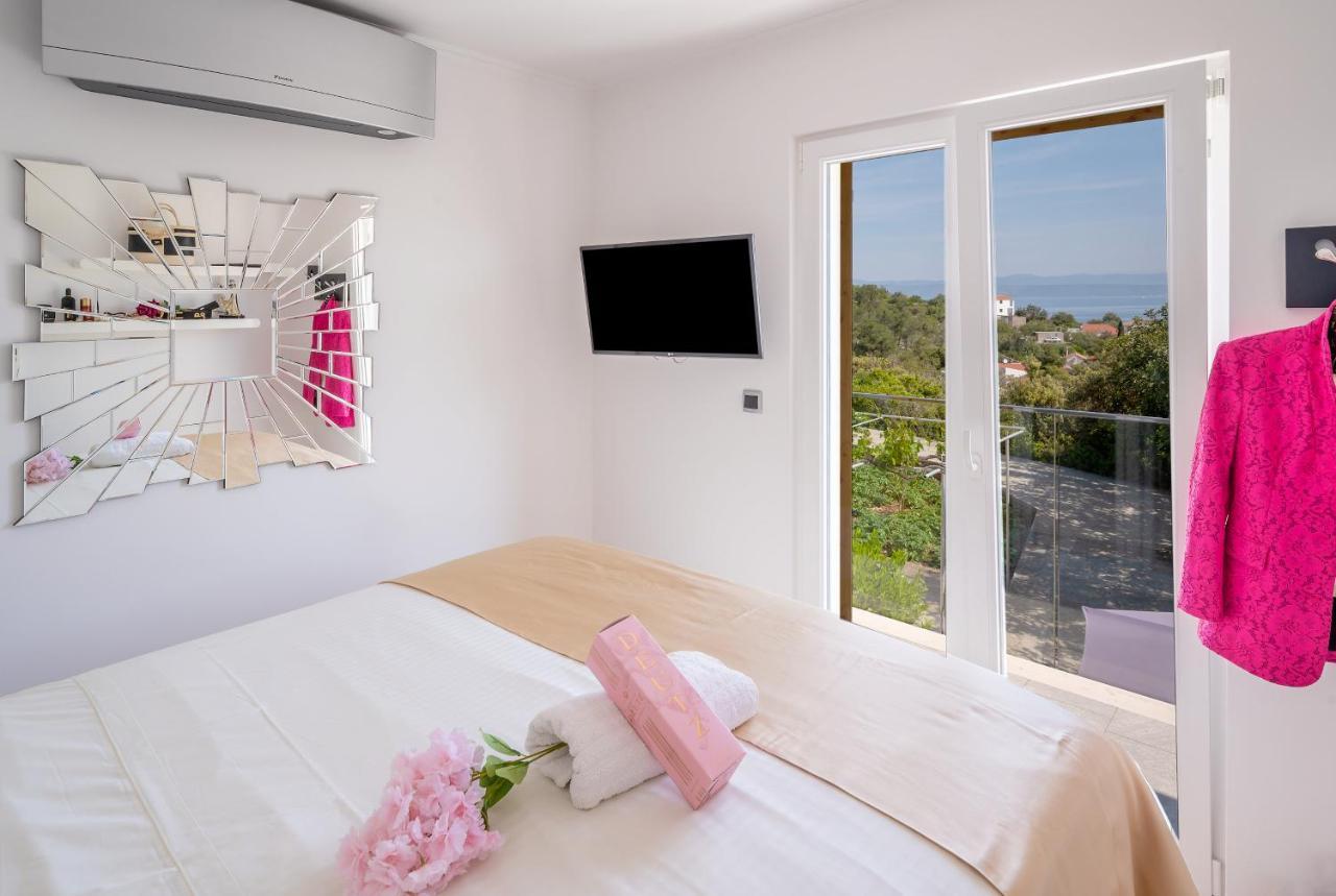 Uniquely Designed Villa Ivana With Outdoor Jacuzzi Nearby The Pebble Banje Beach At The Island Of Solta Rogač エクステリア 写真