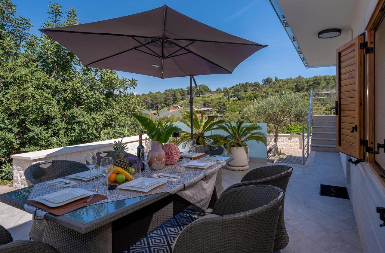 Uniquely Designed Villa Ivana With Outdoor Jacuzzi Nearby The Pebble Banje Beach At The Island Of Solta Rogač エクステリア 写真