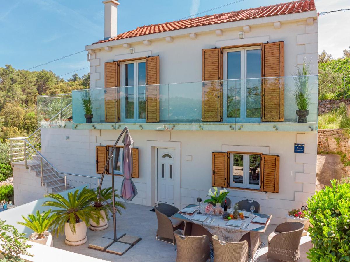 Uniquely Designed Villa Ivana With Outdoor Jacuzzi Nearby The Pebble Banje Beach At The Island Of Solta Rogač エクステリア 写真
