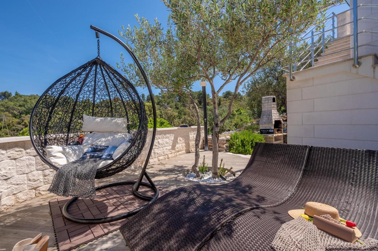 Uniquely Designed Villa Ivana With Outdoor Jacuzzi Nearby The Pebble Banje Beach At The Island Of Solta Rogač エクステリア 写真