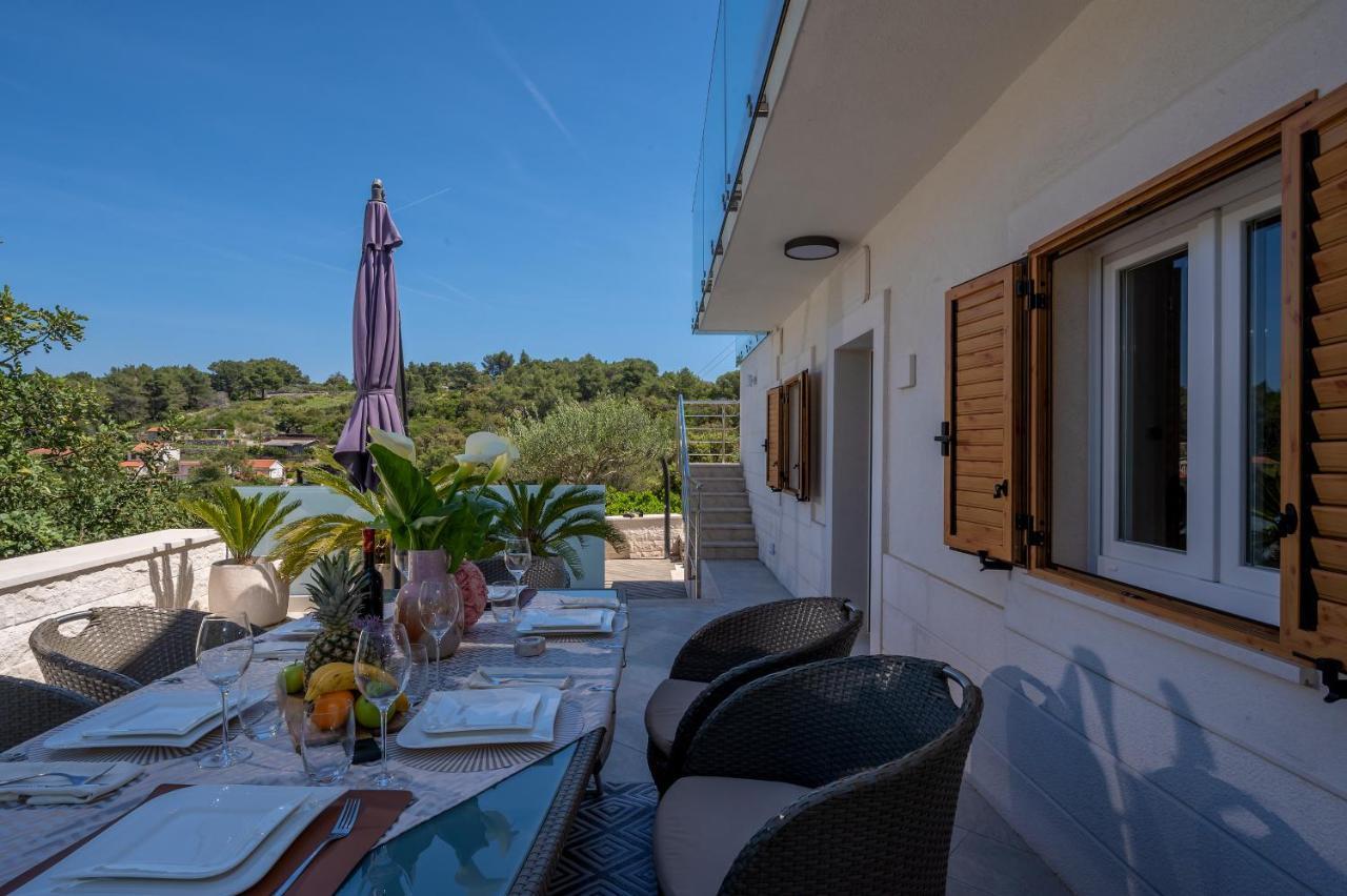 Uniquely Designed Villa Ivana With Outdoor Jacuzzi Nearby The Pebble Banje Beach At The Island Of Solta Rogač エクステリア 写真