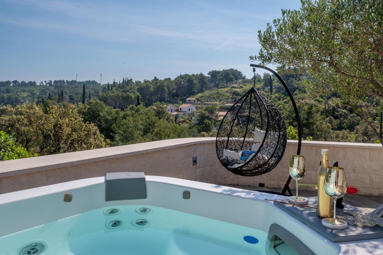 Uniquely Designed Villa Ivana With Outdoor Jacuzzi Nearby The Pebble Banje Beach At The Island Of Solta Rogač エクステリア 写真